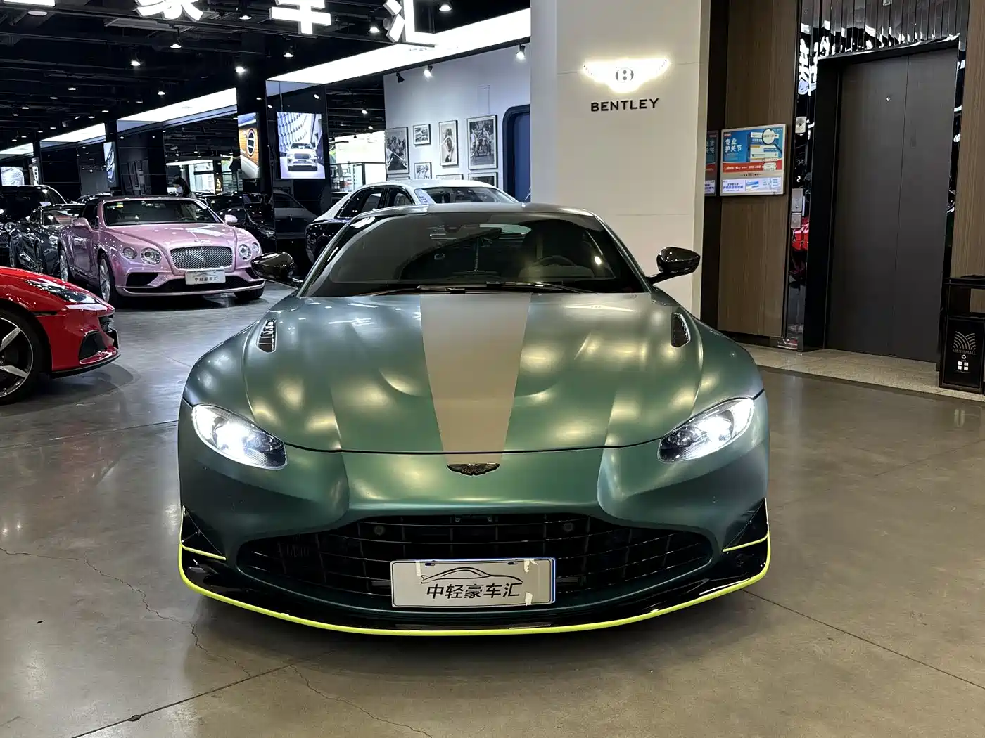 ASTON MARTIN V8 VANTAGE