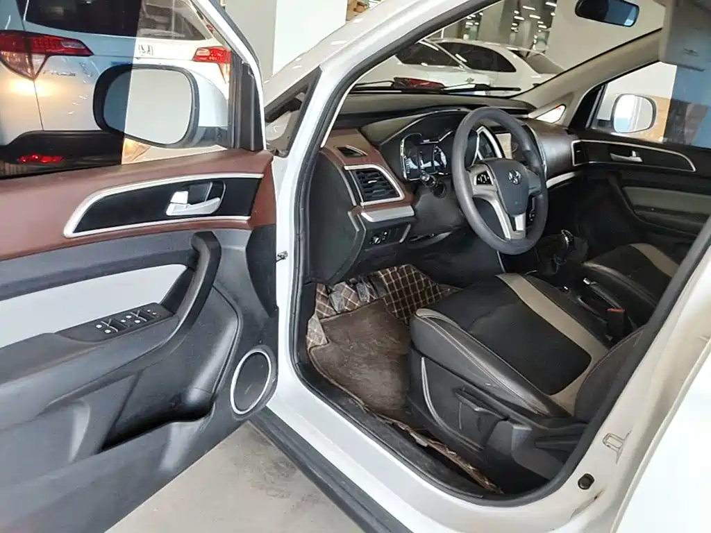 BAIC Huansu H3 2017 2015 1.5L Manual Comfort