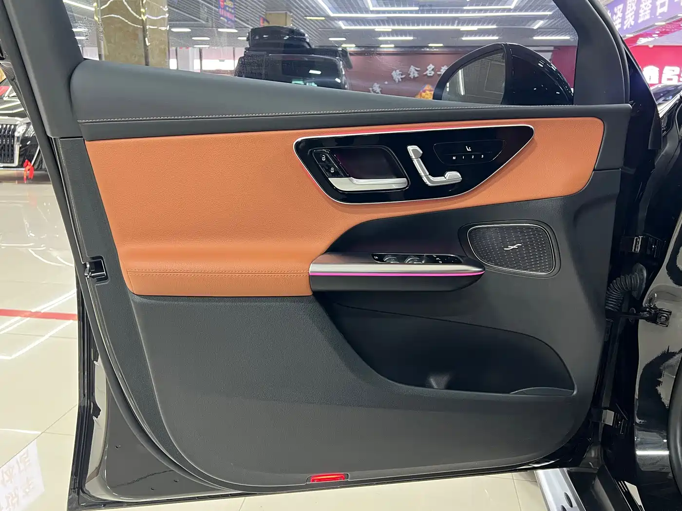 Mercedes-Benz GLC 2024 GLC 260 L 4MATIC Luxury 5-seater фото 6