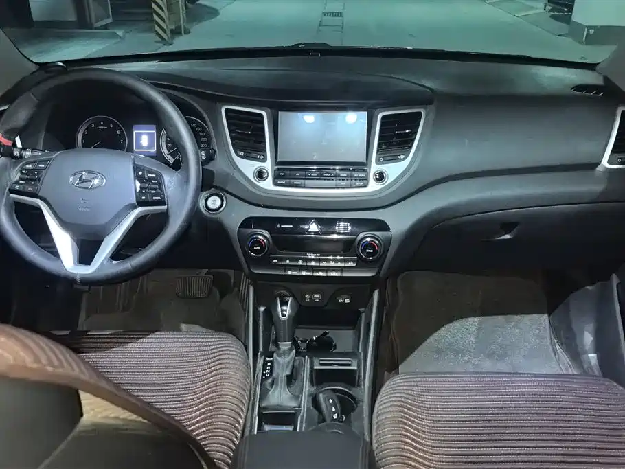 Hyundai Tucson 2015 1.6T Dual Clutch 2WD Smart фото 12