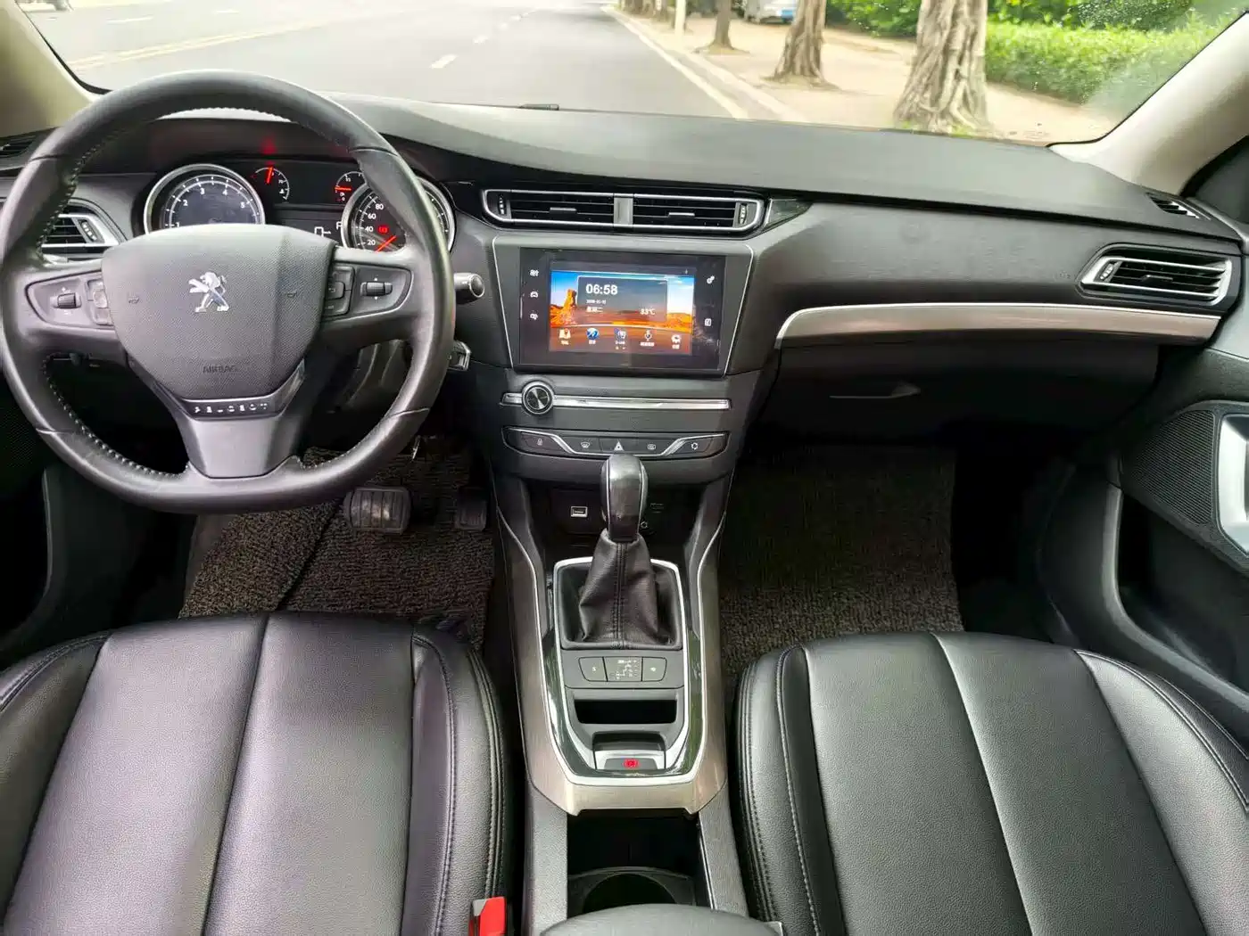 Peugeot 408 2014 1.8L Automatic Luxury Edition фото 8