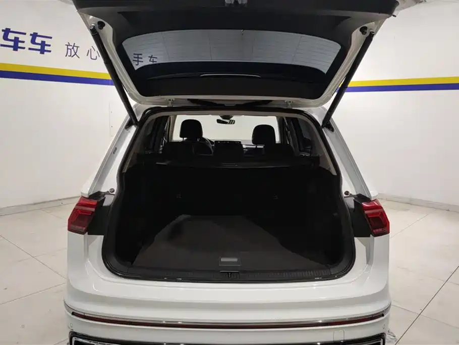 Volkswagen Tiguan L 2023 Facelift 330TSI Auto FWD R-Line Premium фото 4