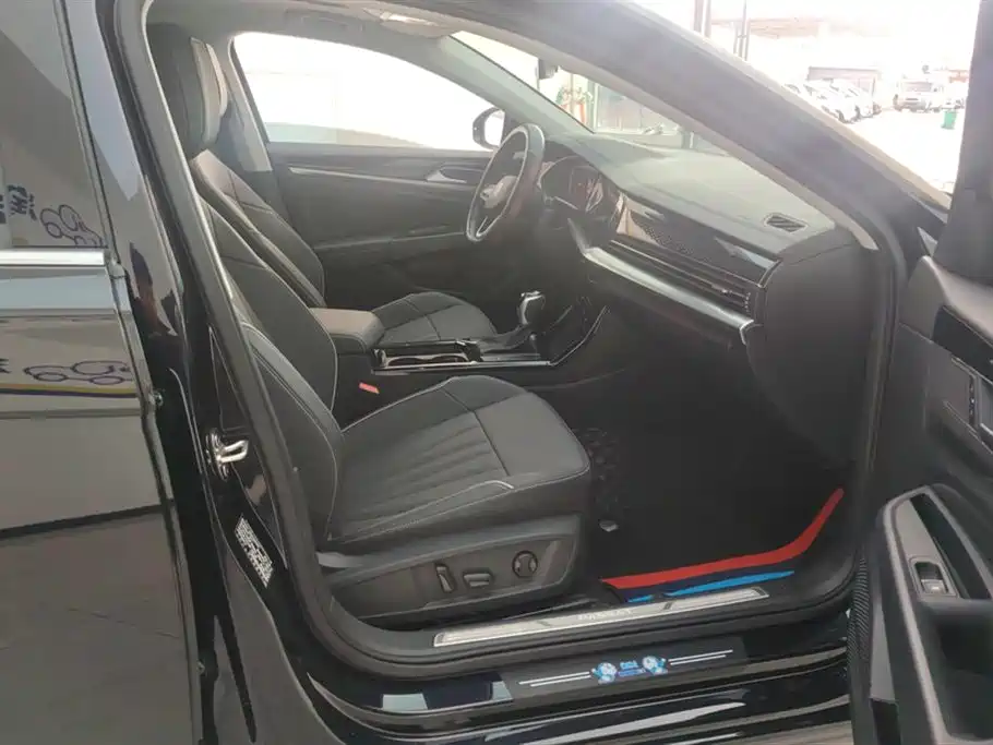 Volkswagen Passat 2024 380TSI Starlight Dragon Glory Edition фото 8
