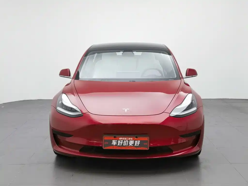 Фото 3 - Tesla Model 3