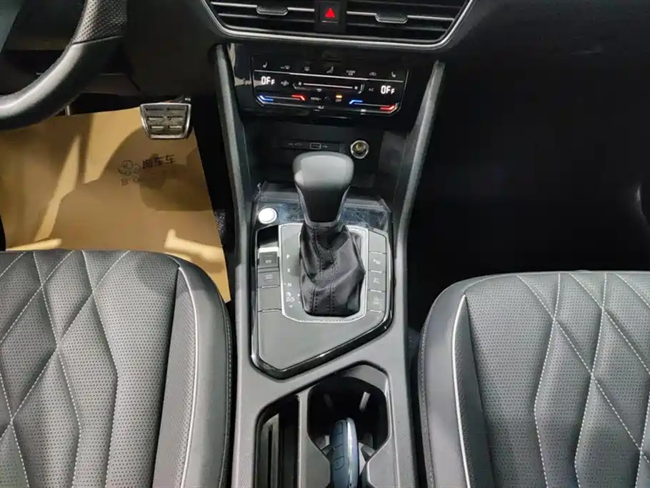 Volkswagen Tiguan L 2023 Facelift 330TSI Auto FWD R-Line Premium фото 16
