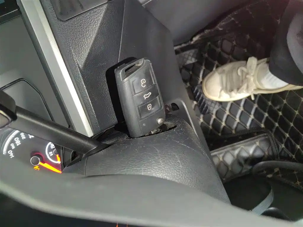 Volkswagen Polo 2019 Plus 1.5L Automatic Panorama Enjoyment Edition фото 9