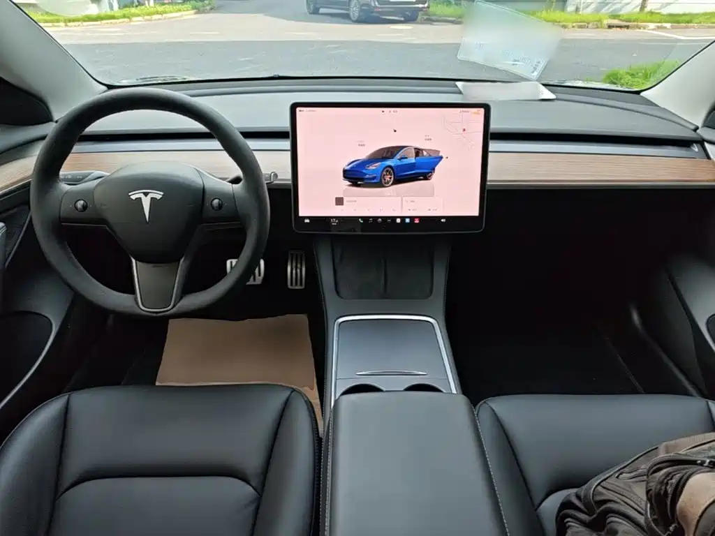 Фото 10 - Tesla Model 3