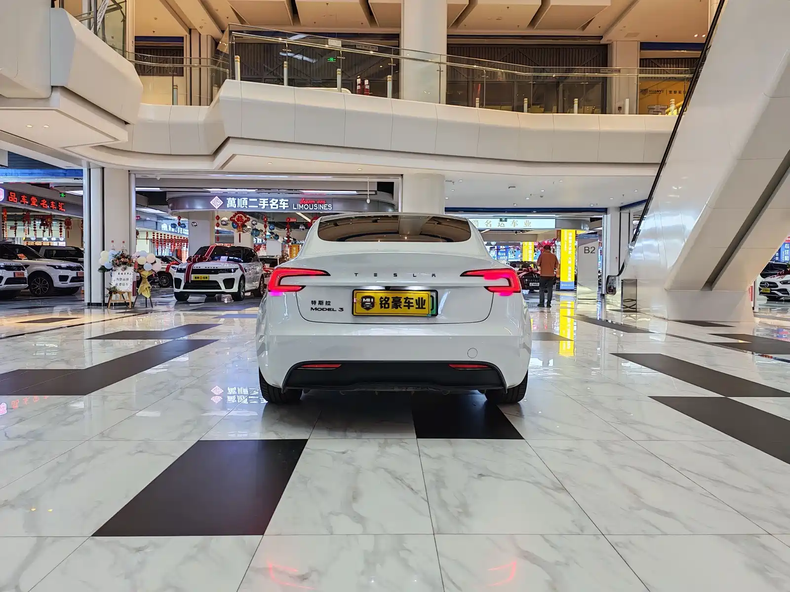 Фото 8 - Tesla Model 3