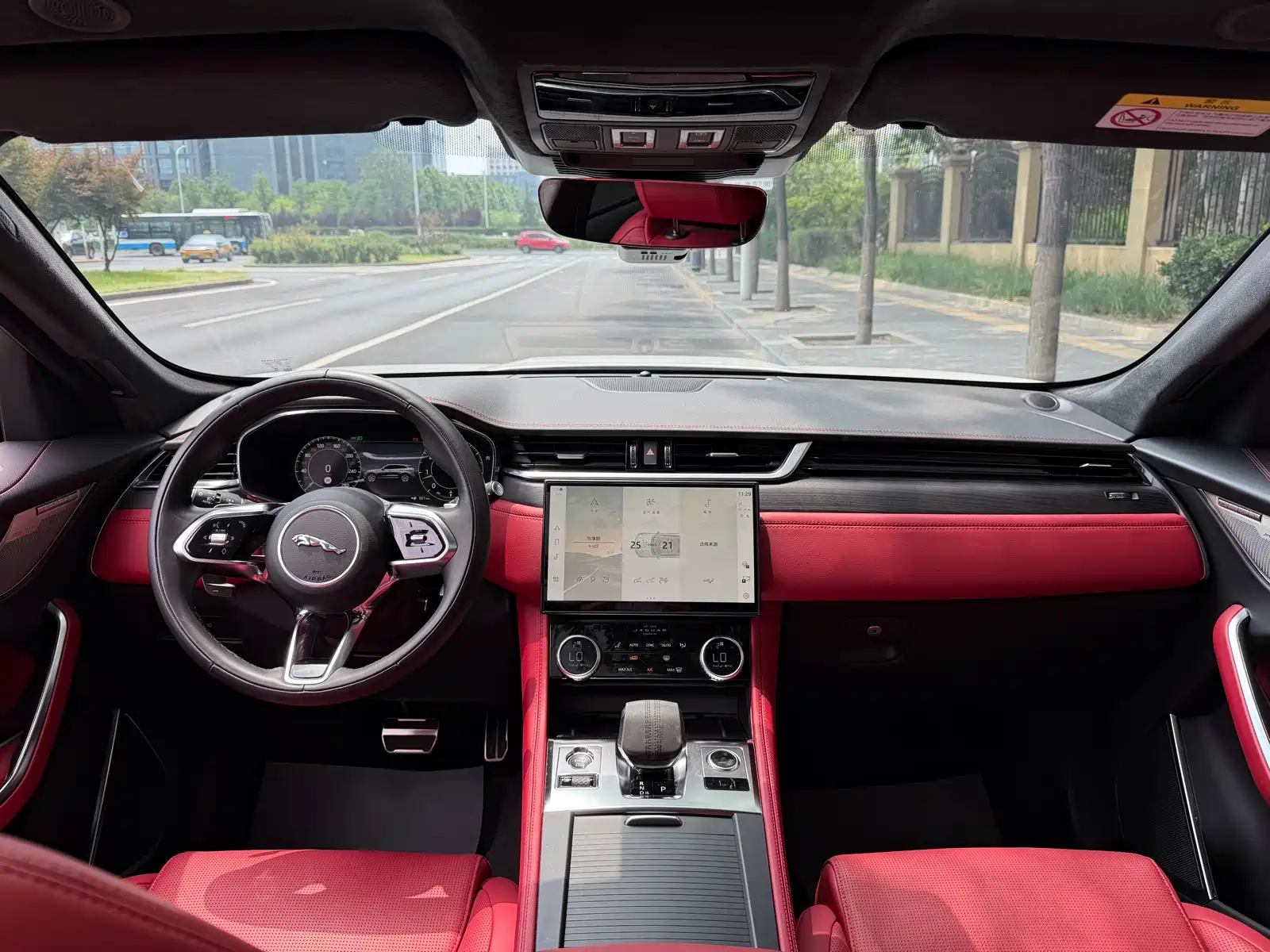 Фото 8 - Jaguar F-PACE