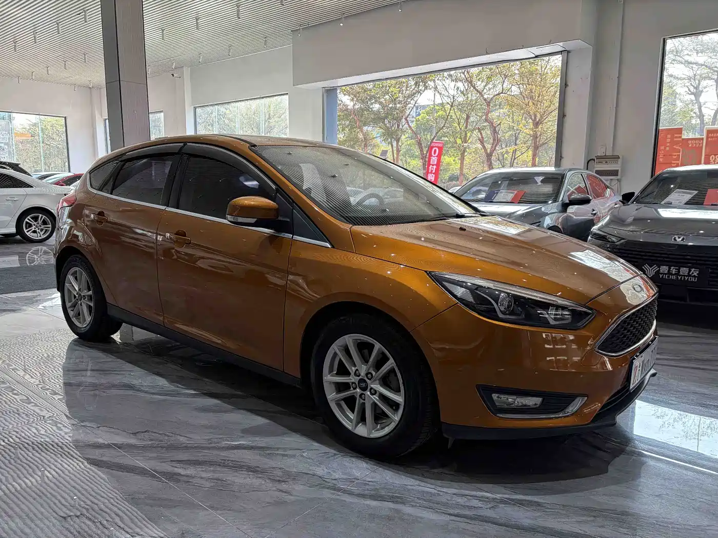 Фото 2 - Ford Focus