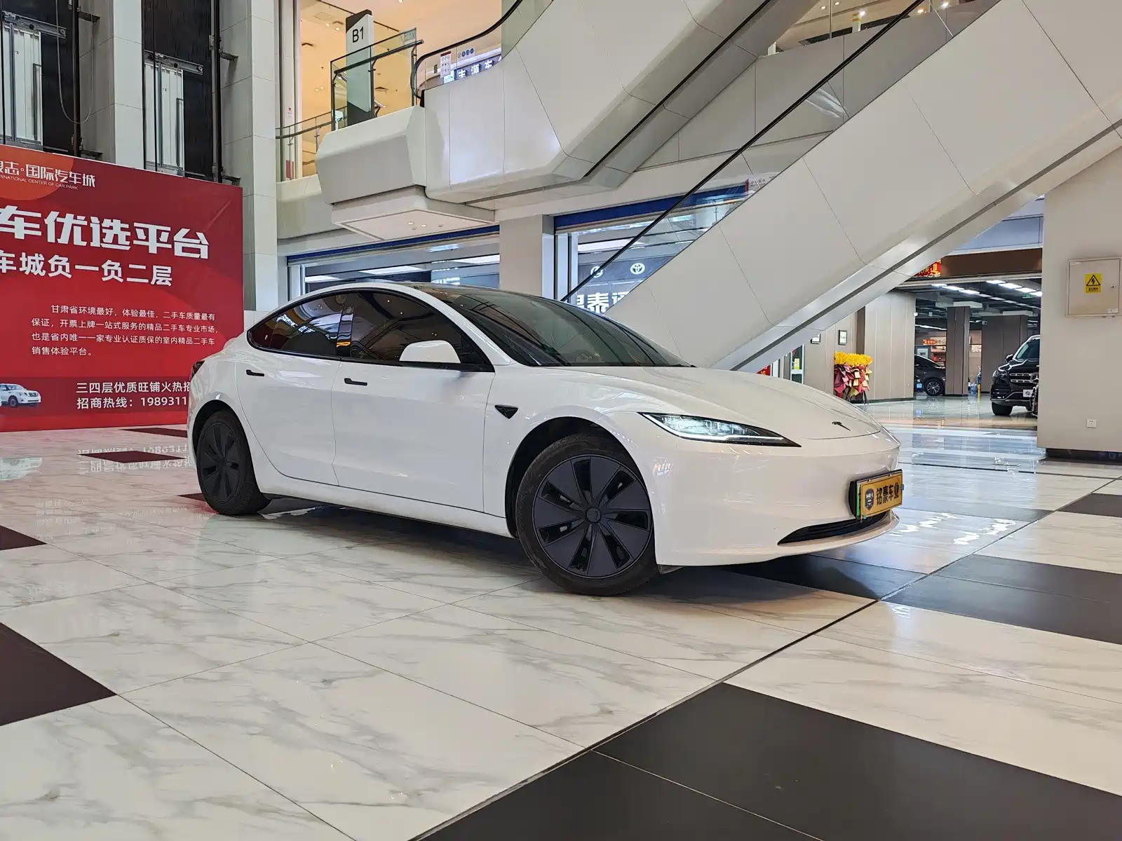 Фото 1 - Tesla Model 3
