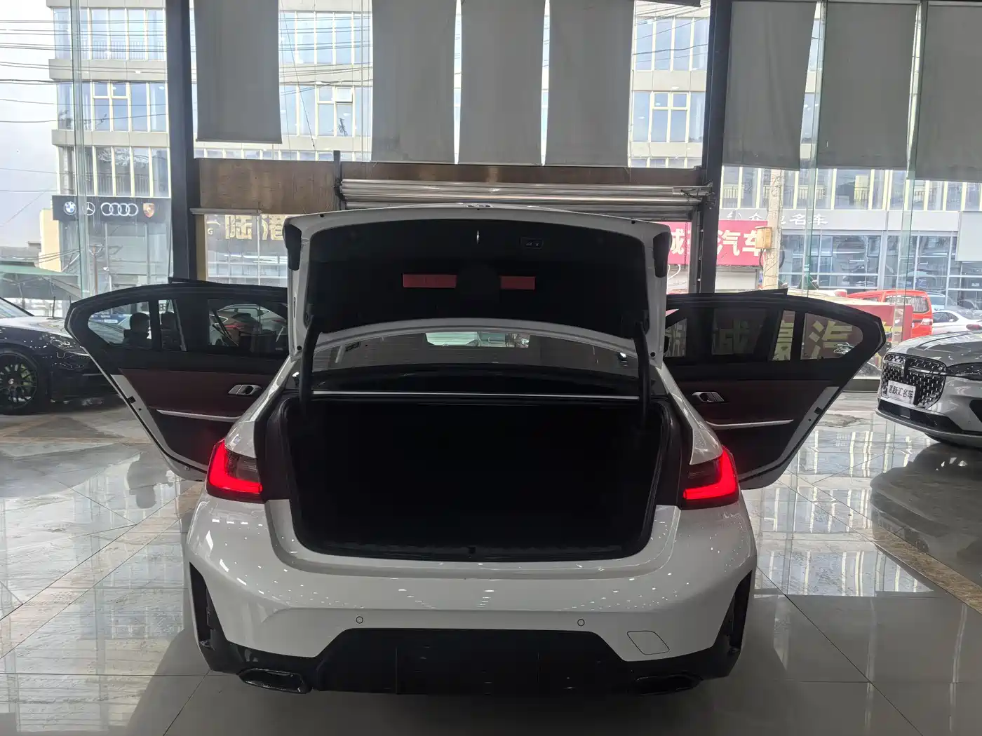 BMW 3 Series 2025 330Li M Sport Night Edition фото 21