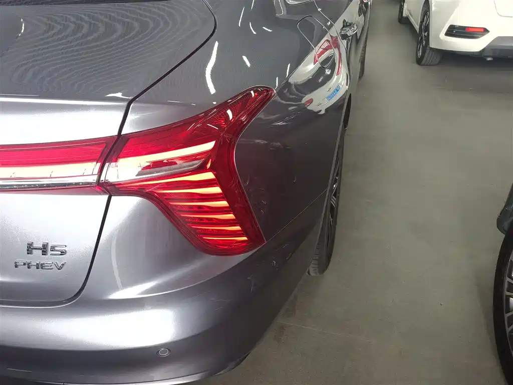Hongqi H5 PHEV 2025 170 Super Hybrid Edition фото 8