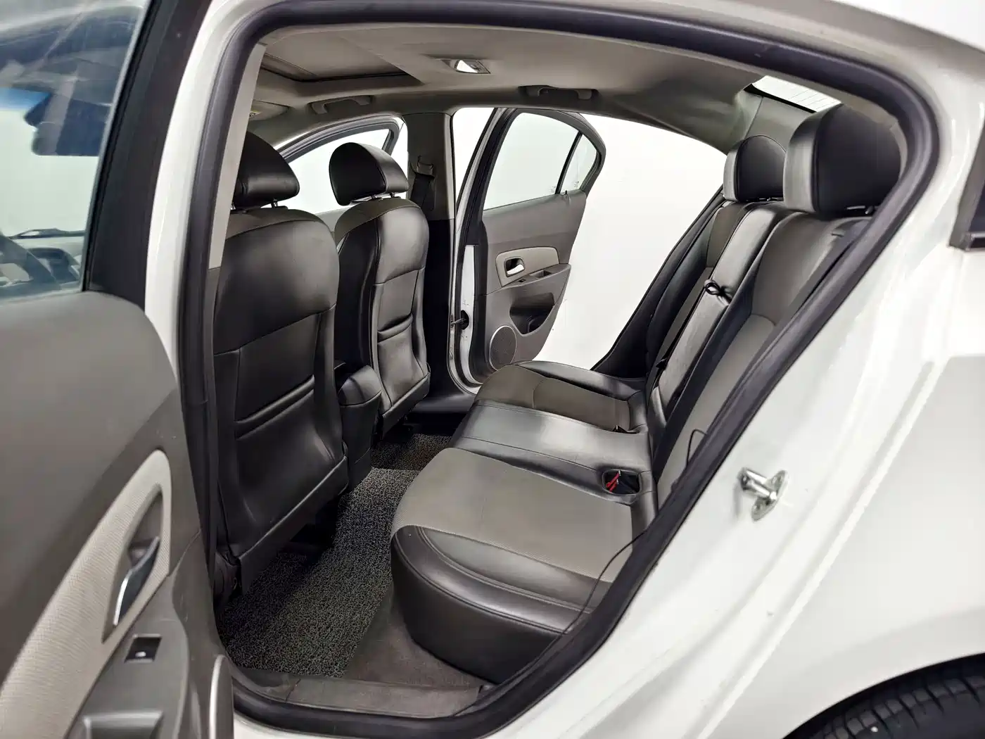 Chevrolet Cruze 2012 1.6L SE MT фото 13