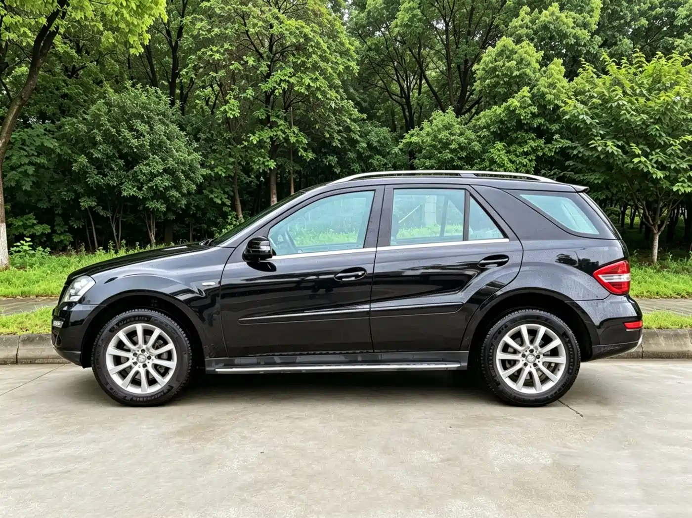 Mercedes-Benz M-Class 2010 ML 350 4MATIC Luxury фото 3