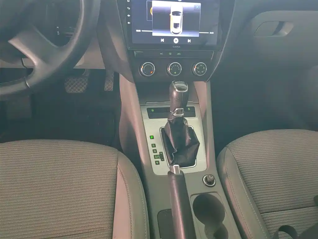 Škoda Octavia 2015 1.6L Automatic逸杰版 фото 10