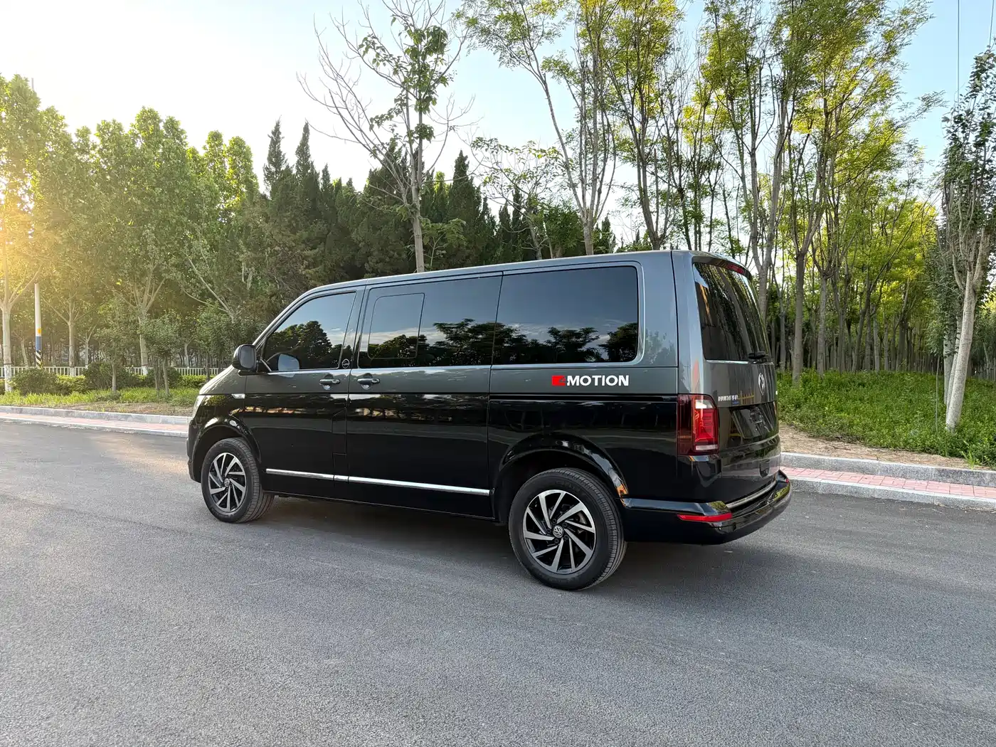Volkswagen Multivan 2018 2.0TSI 4WD Explorer Edition 7-Seater фото 5
