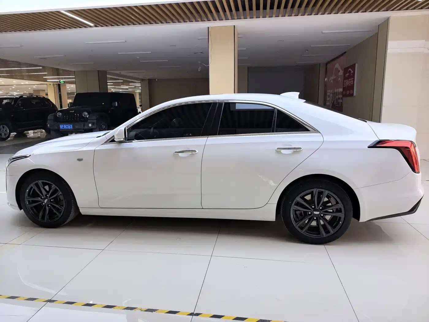 CADILLAC CT4