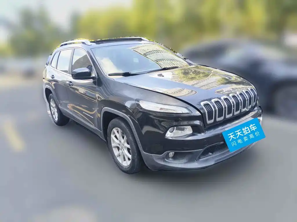 Photo 3 - Jeep Cherokee