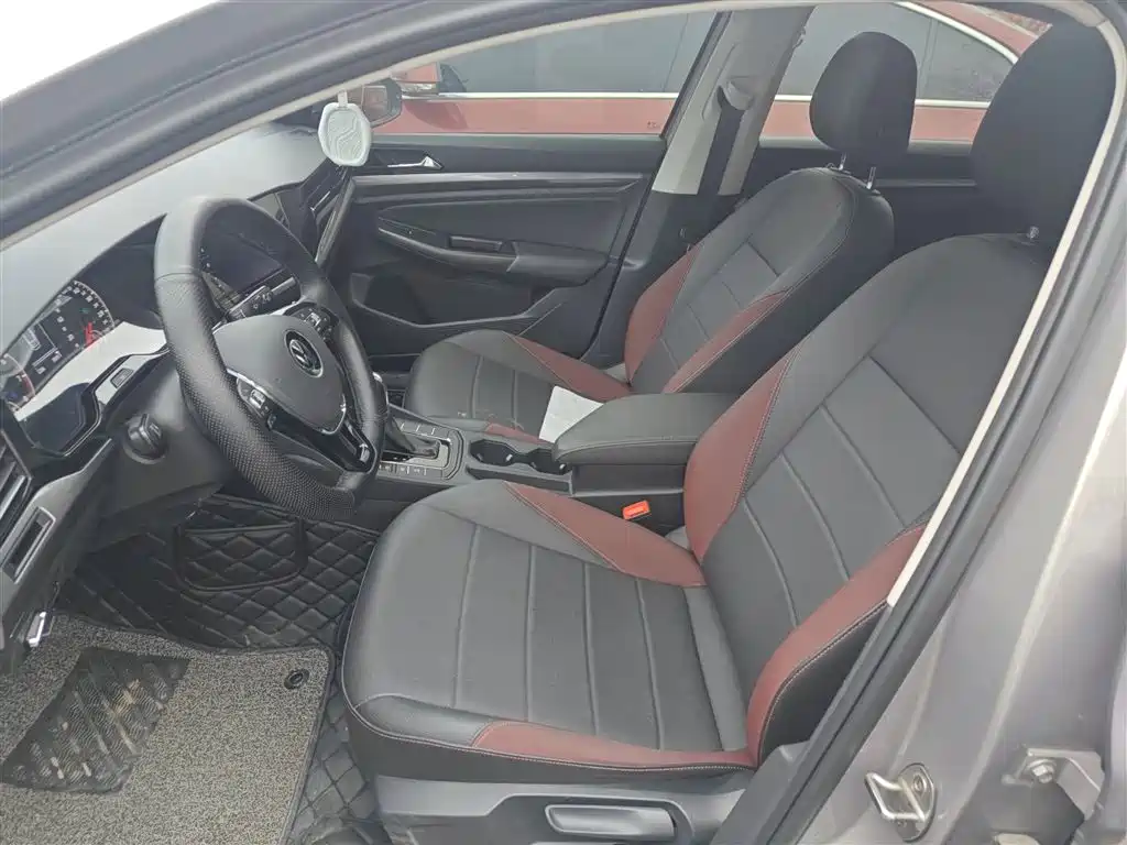 VOLKSWAGEN BORA