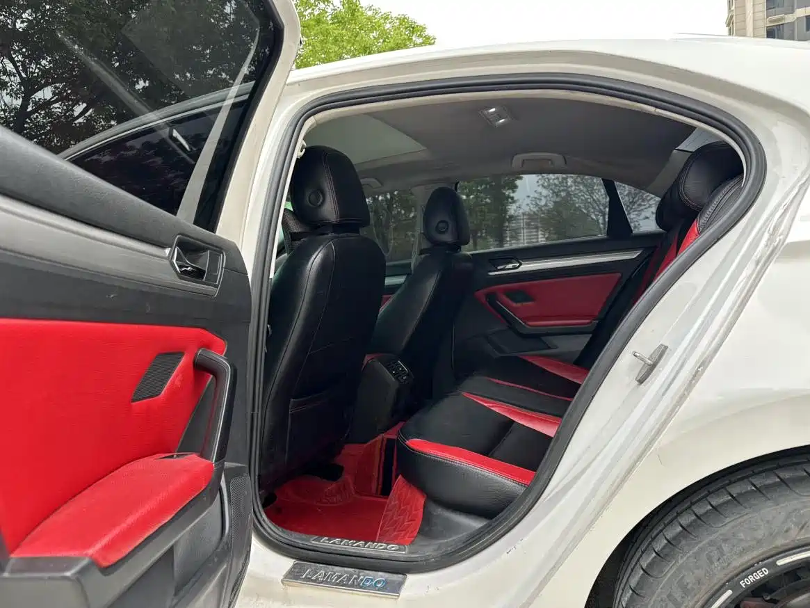 Volkswagen Lamando 2015 230TSI DSG Style фото 6
