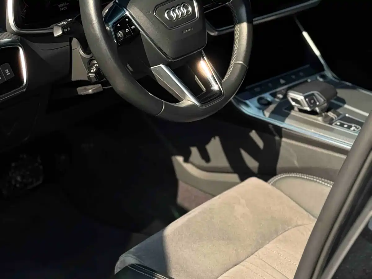 Audi A6L 2021 45 TFSI quattro Exclusive Elegance фото 4