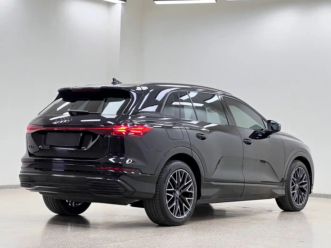 Audi Q5 e-tron 2024 2023 40 e-tron Starlight Edition Mecha Package