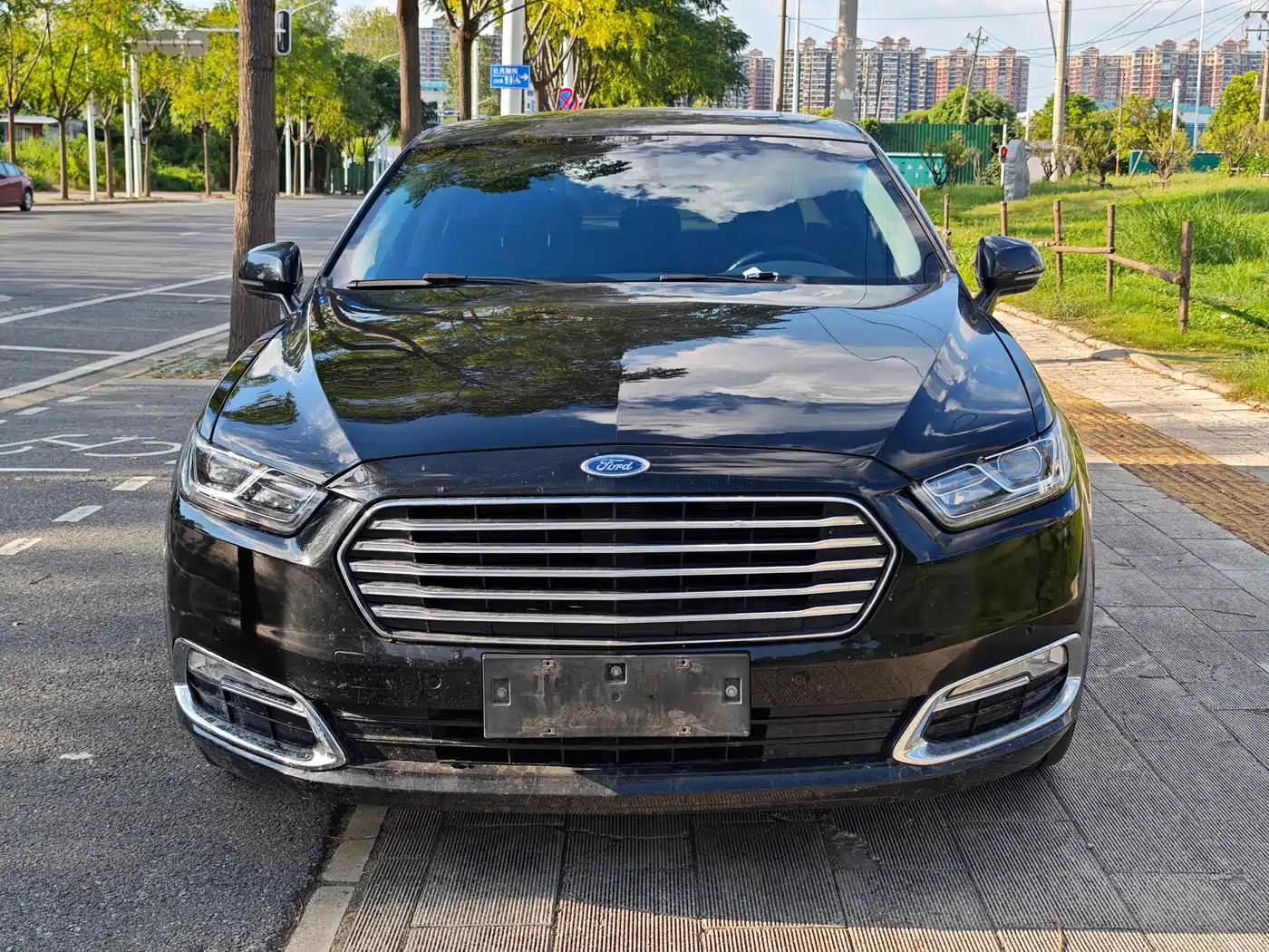 Фото 2 - Ford Taurus