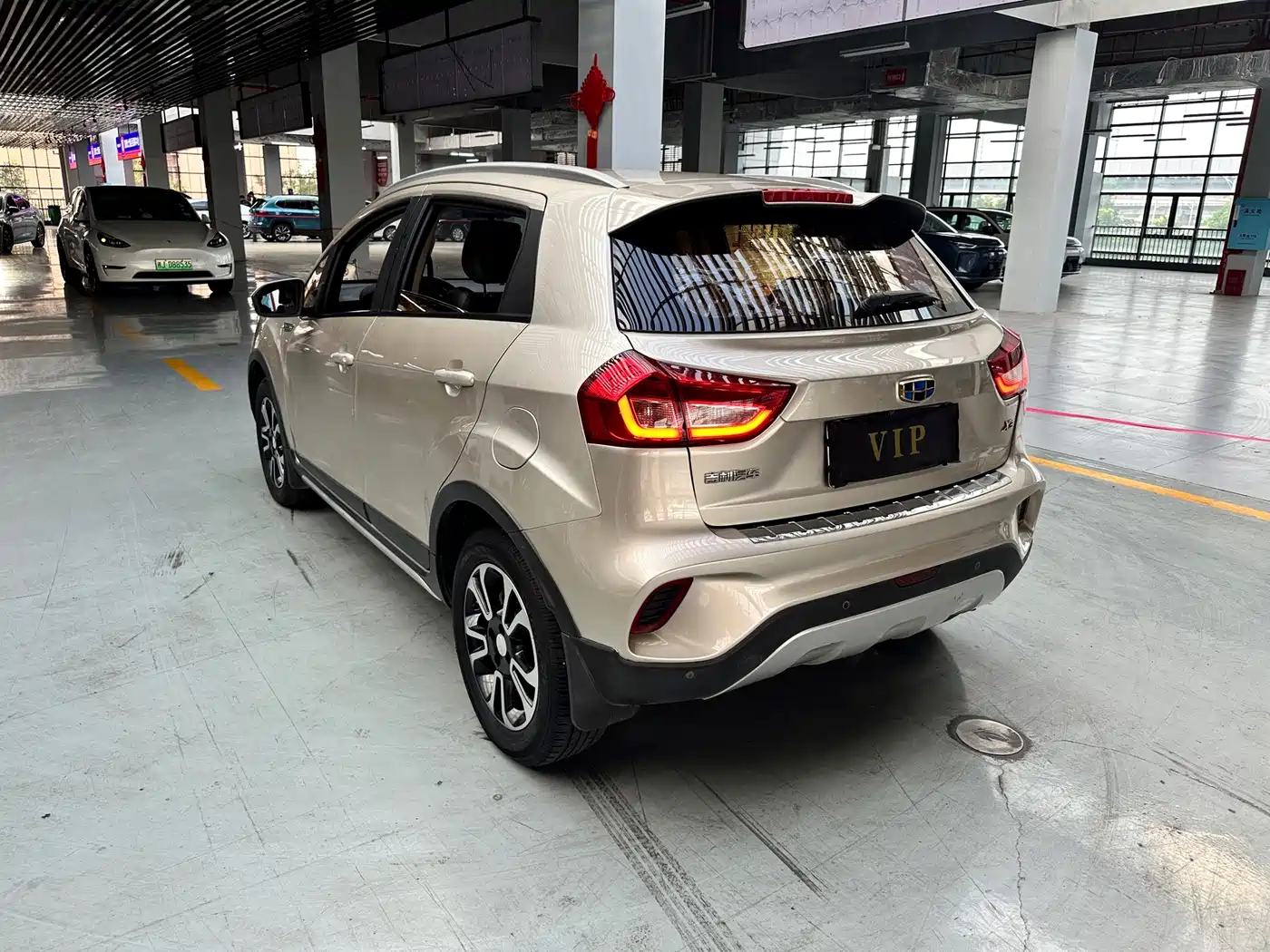Фото 4 - Geely Vision X3