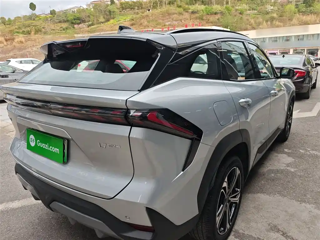 Geely Galaxy Galaxy L7 2025 EM-i 115km Explorer+ Edition фото 7