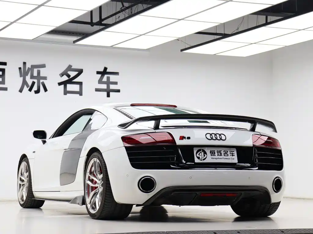 Фото 21 - Audi R8