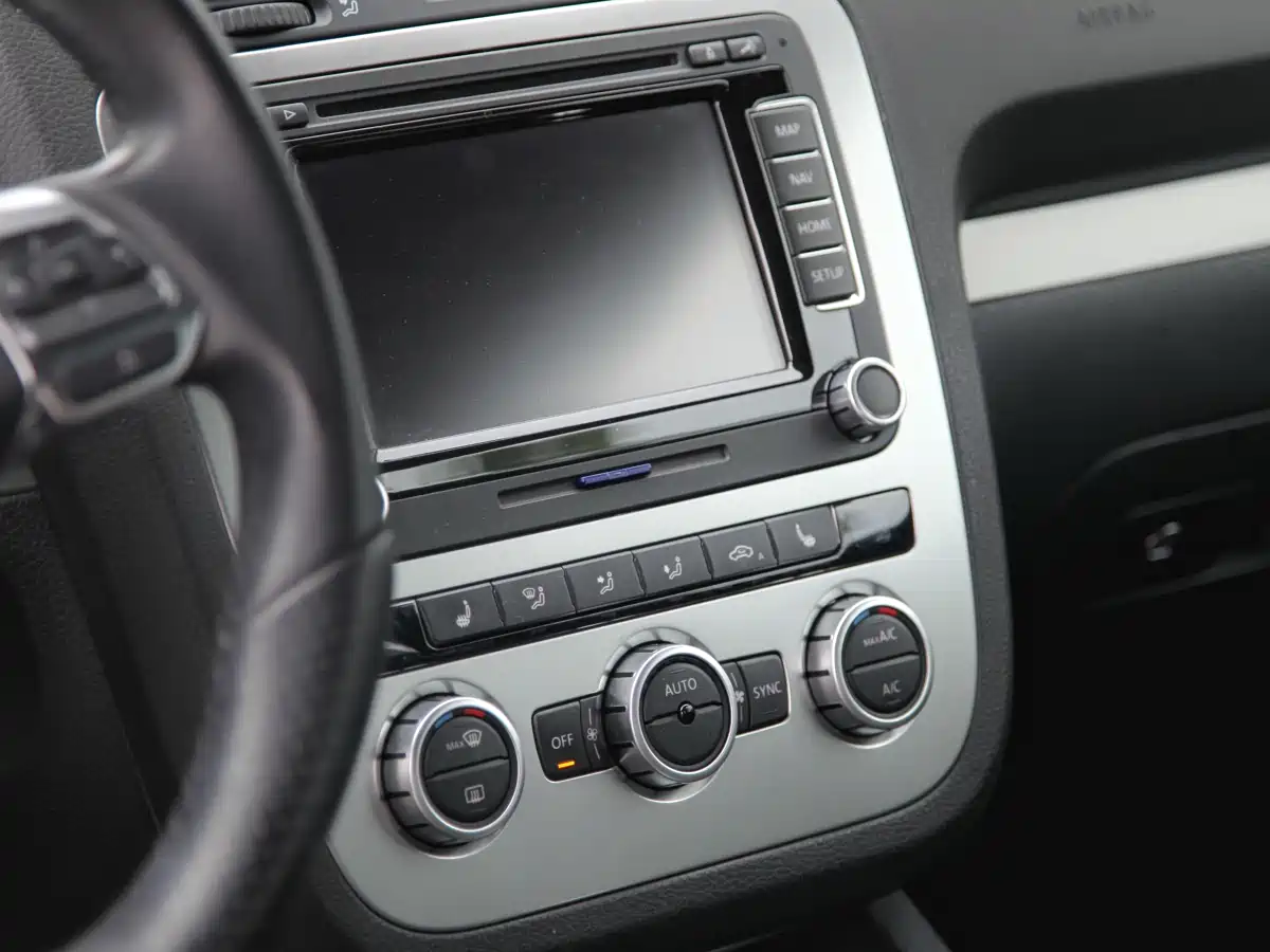 Volkswagen Scirocco 2011 2.0TSI R-Line фото 22