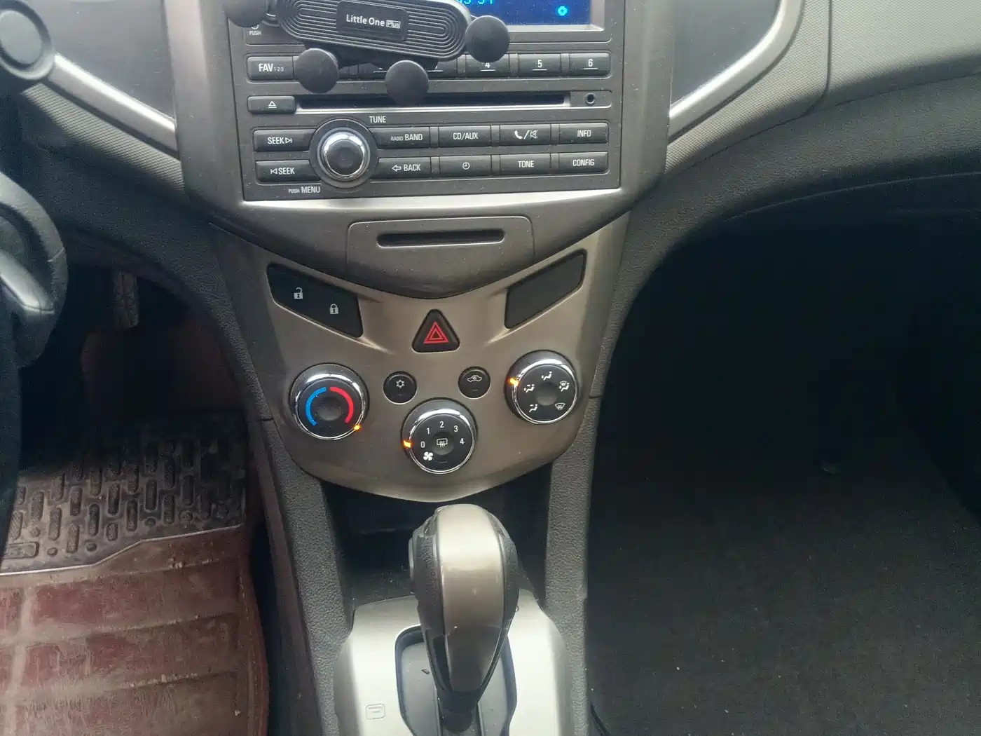Chevrolet Aveo 2013 Sedan 1.4L AT Sunroof Edition фото 8