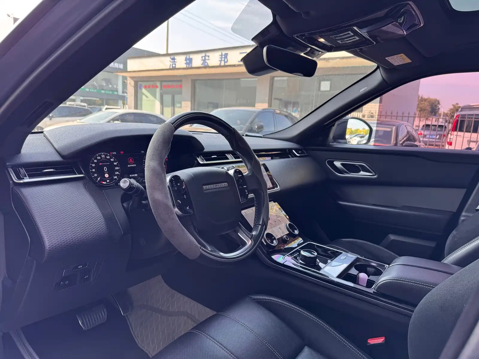 Фото 7 - Land Rover Range Rover Velar