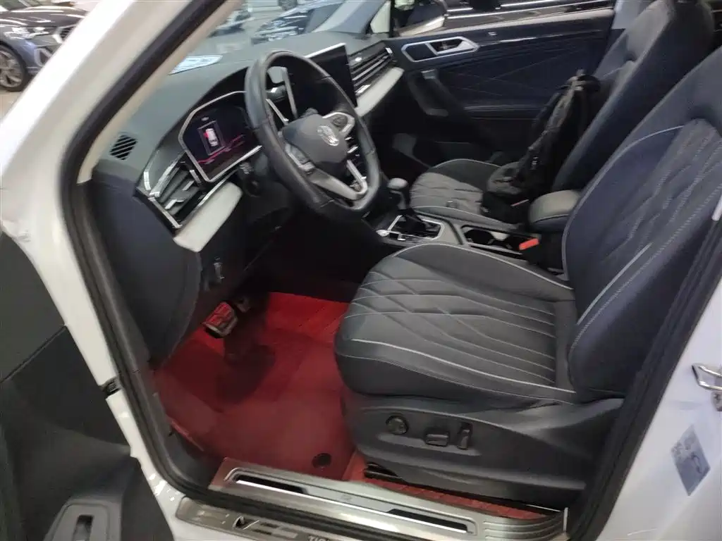 Volkswagen Tiguan L 2024 330TSI Automatic 2WD R-Line Premium Enjoyment Edition фото 11