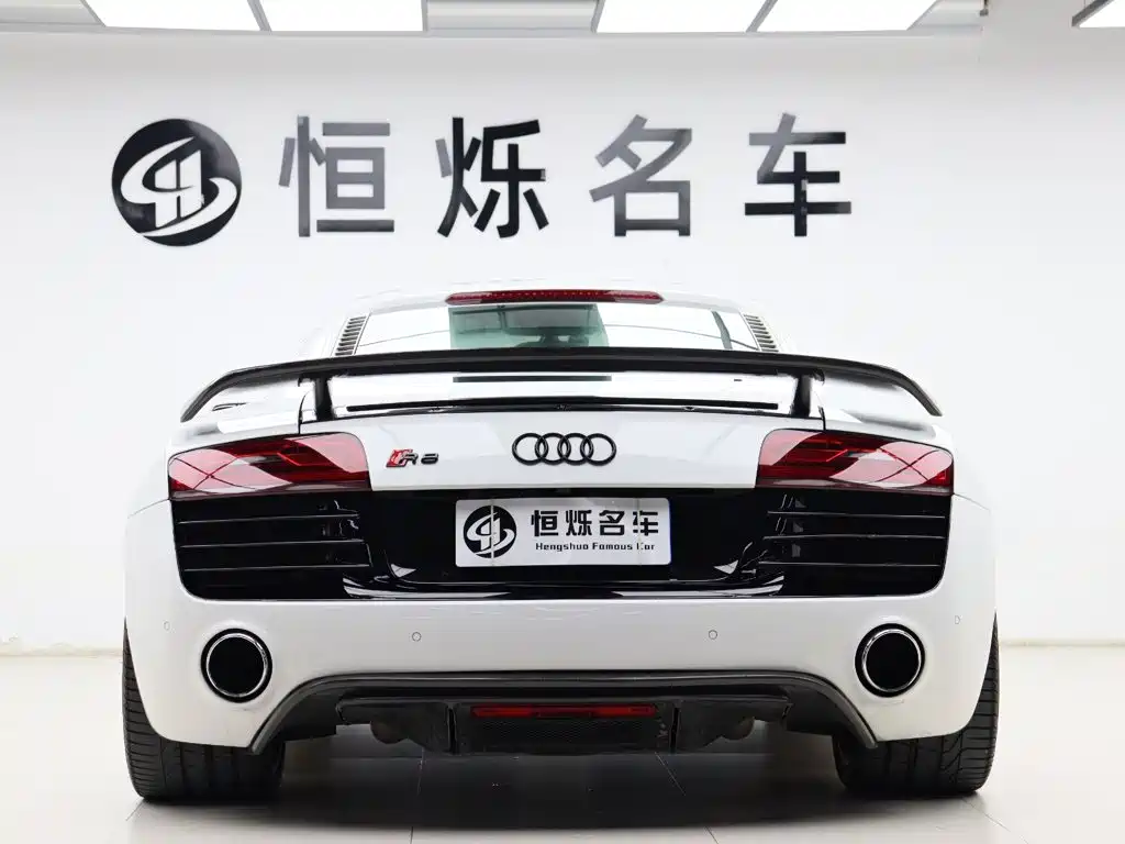 Фото 22 - Audi R8