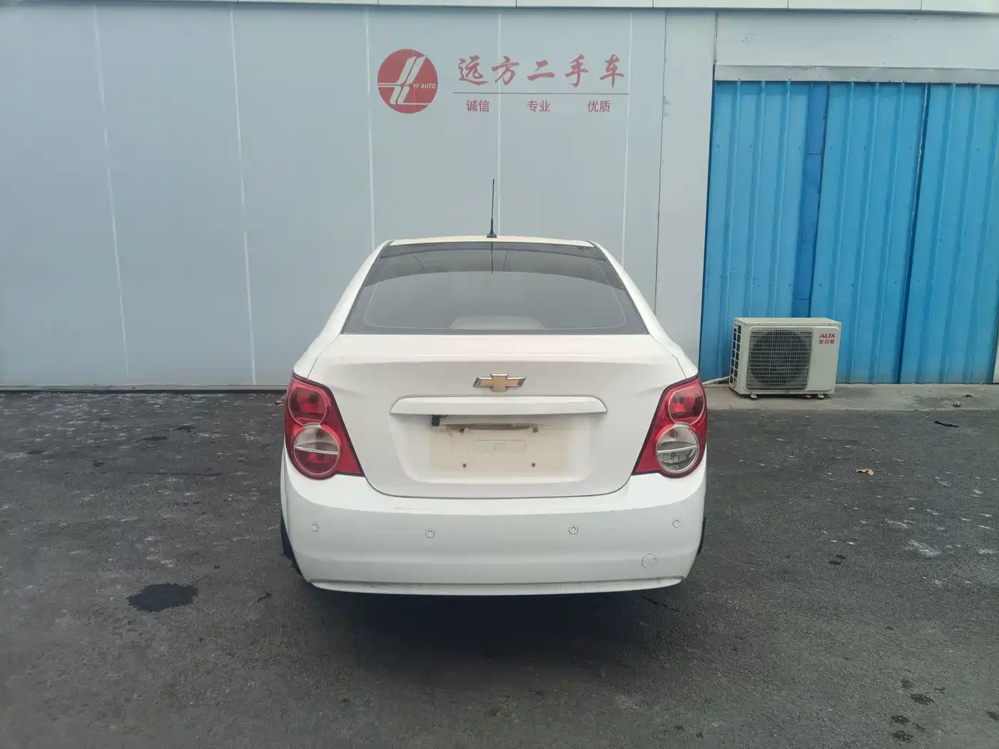 Chevrolet Aveo 2013 Sedan 1.4L AT Sunroof Edition фото 5