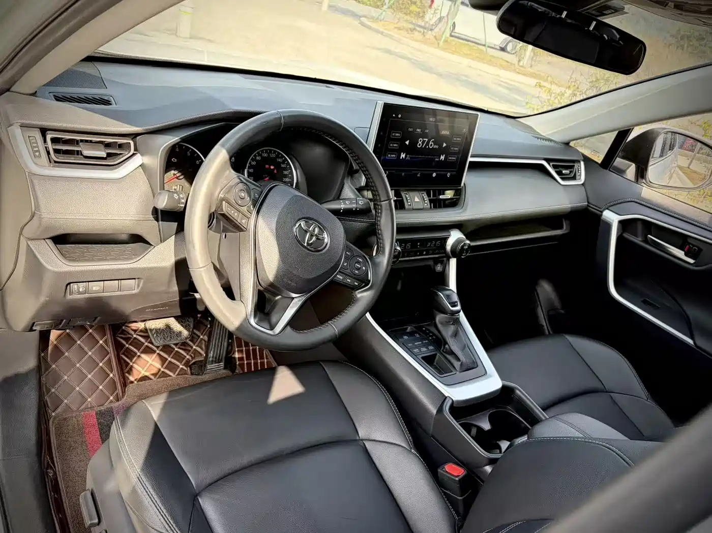 Toyota Wildlander 2021 2.0L CVT 4WD Luxury Edition фото 7