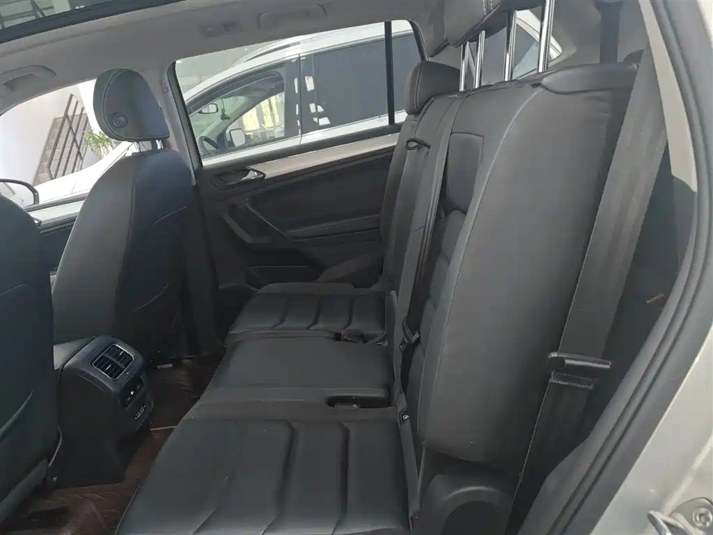 Volkswagen Tiguan L 2019 380TSI Automatic 4WD Intelligent Luxury 7-seater China VI фото 17