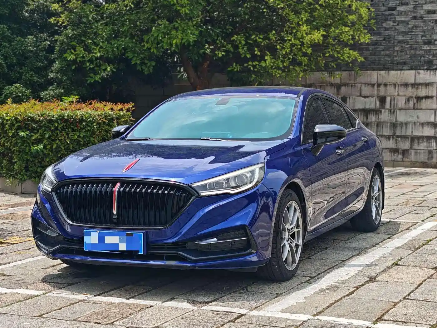 Фото 1 - Hongqi H5