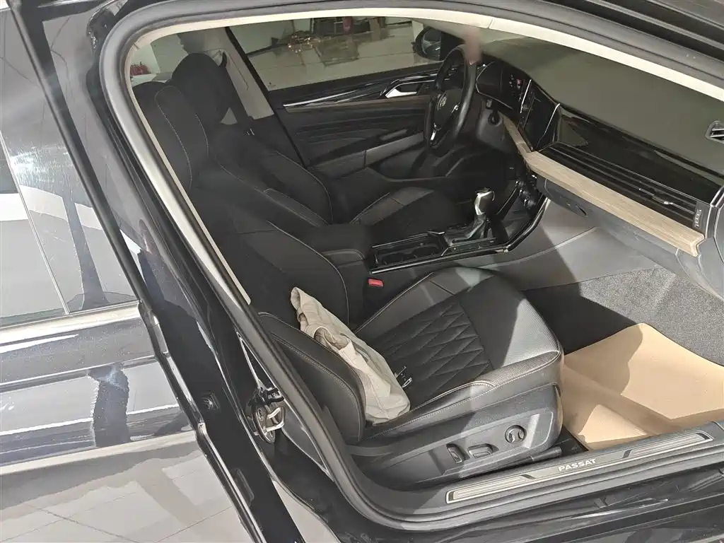 Volkswagen Passat 2019 330TSI Luxury Edition China VI фото 25