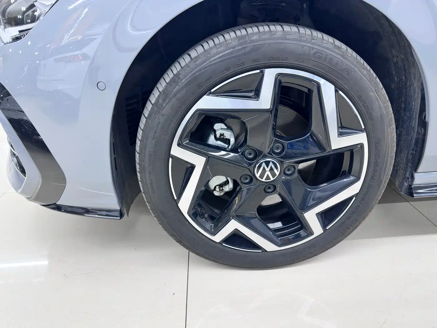 Volkswagen Golf 2025 300TSI R-Line фото 5