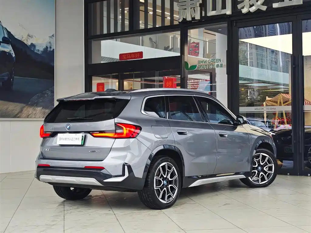 BMW IX1