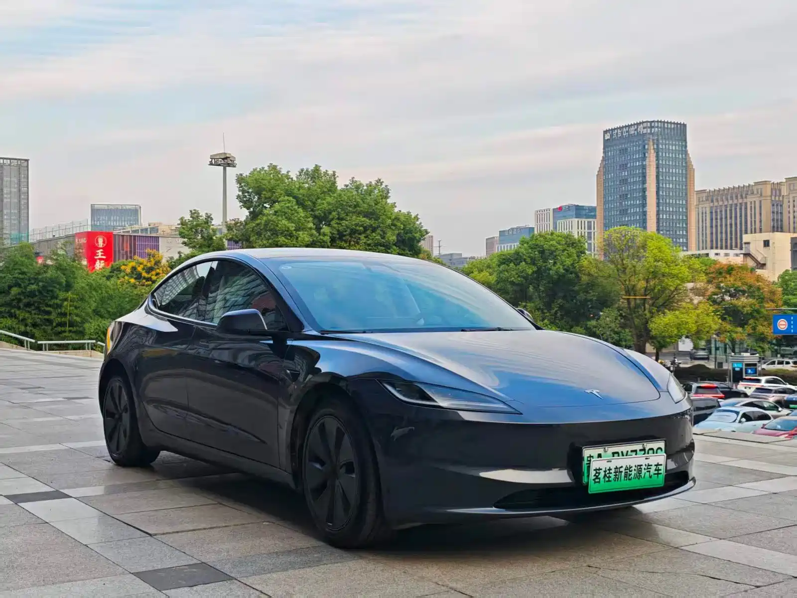 Фото 2 - Tesla Model 3