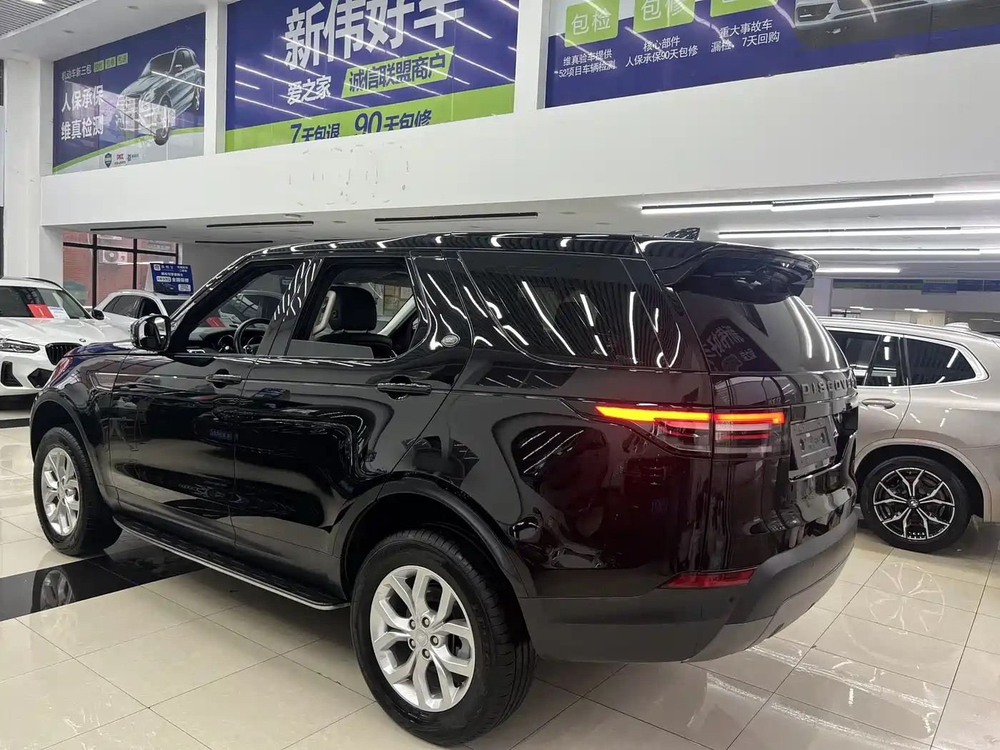 Land Rover Discovery 2018 2.0T SE фото 28