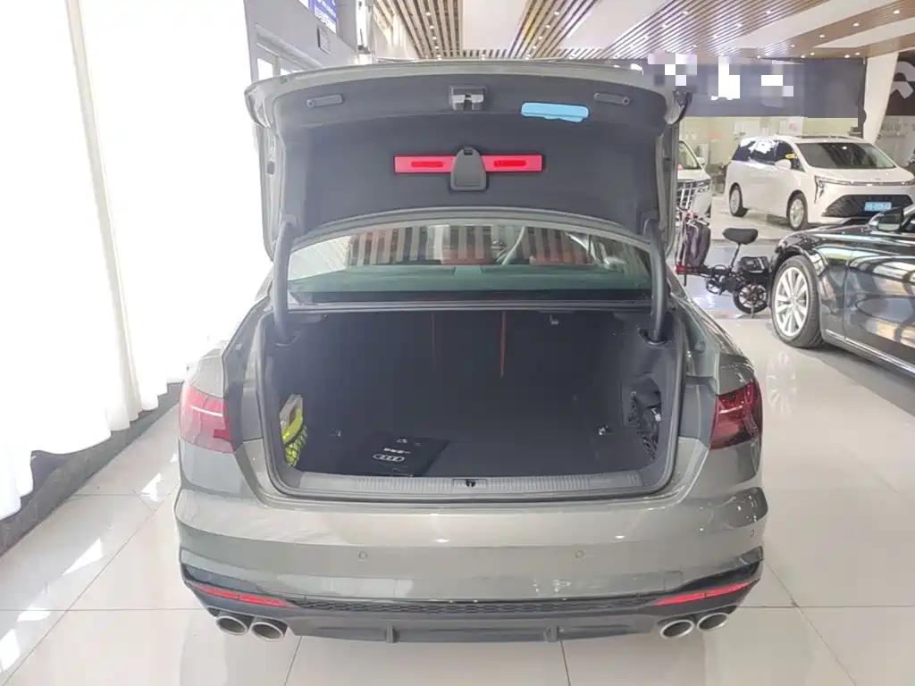 صورة 19 - Audi S4