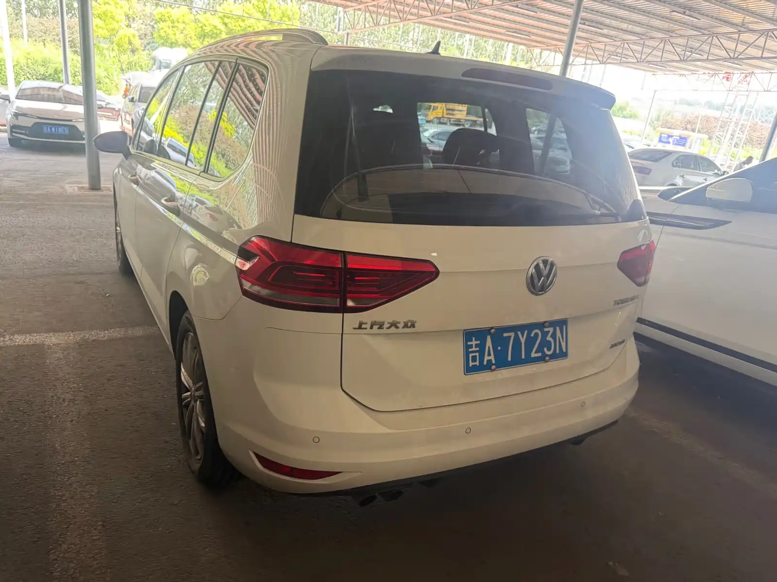 Photo 5 - Volkswagen Touran