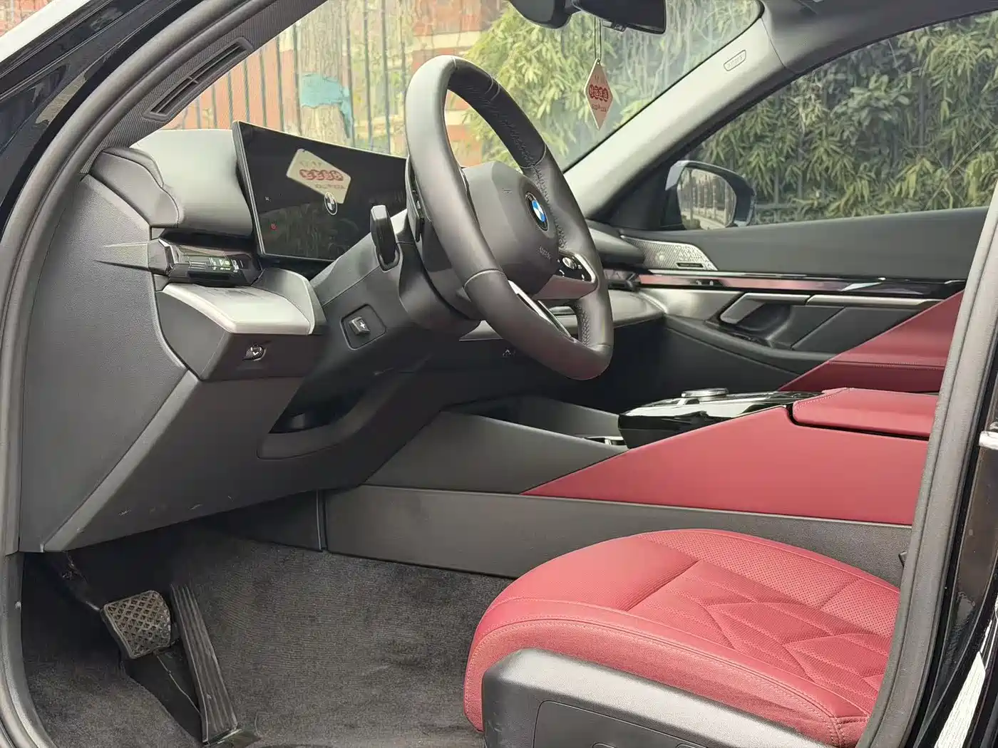 BMW 5 Series 2026 530Li Leading M Sport Package фото 5