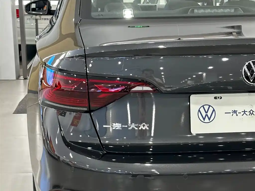 Photo 15 - Volkswagen Sagitar