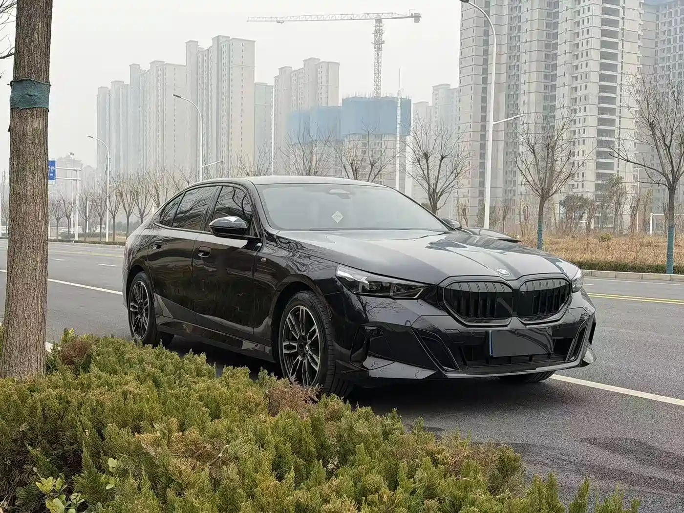 BMW 5 Series 2026 530Li Leading M Sport Package фото 3